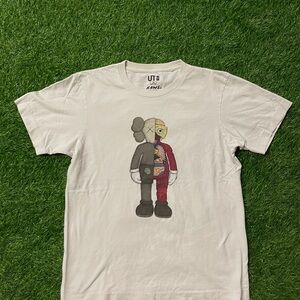 Kaws Uniqlo t shirt size XS